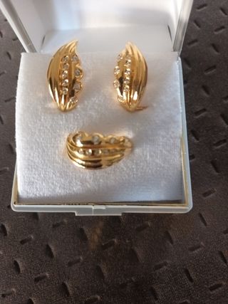 Juego pendientes y anillo chapado oro 