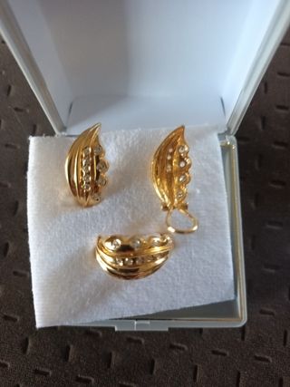 Juego pendientes y anillo chapado oro 