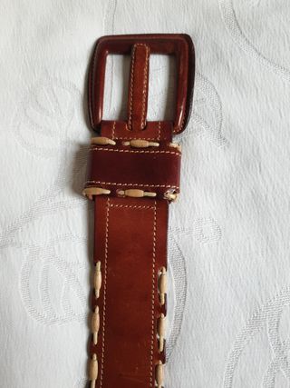 Cinturón mujer marca "Roberto Bellido".