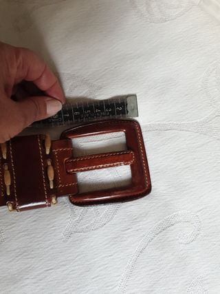 Cinturón mujer marca "Roberto Bellido".