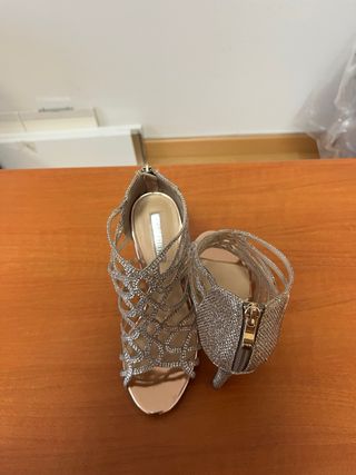Sandalias de tacón color dorado