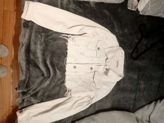 Se vende chamarra vaquera blanca