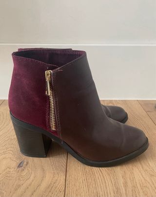 Botines color burdeos