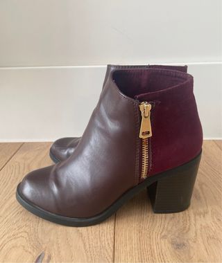 Botines color burdeos