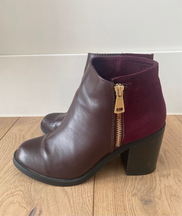 Botines color burdeos