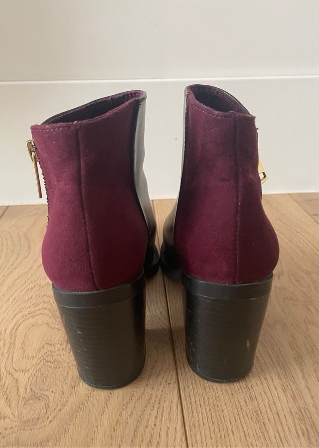 Botines color burdeos