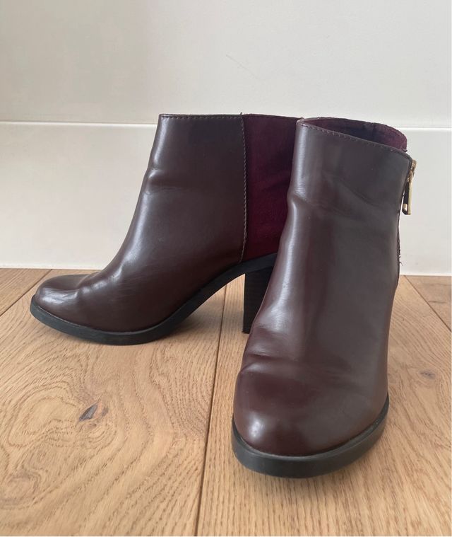 Botines color burdeos
