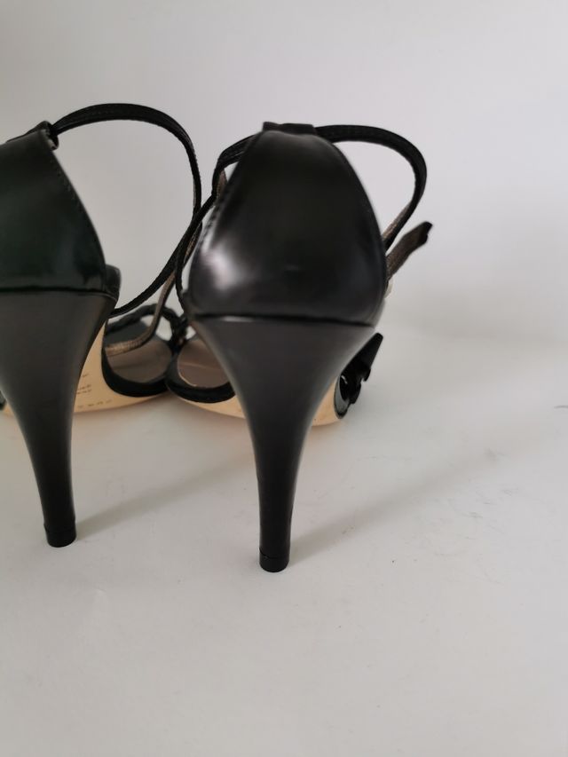 Sandalias de tacon N°36 de Pura Lopez.