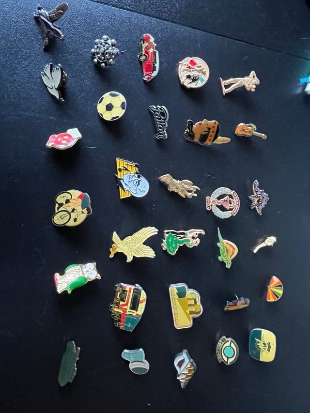 Pins dibujos animados y personajes