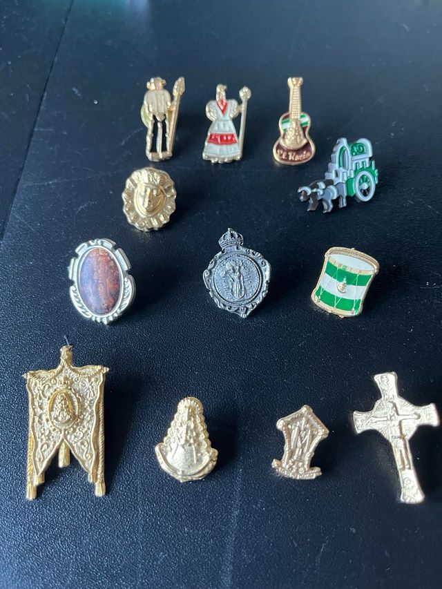 Lote pins rocieros y religiosos