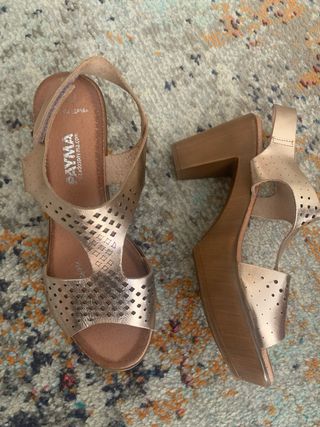 Sandalias de tacon doradas T 39