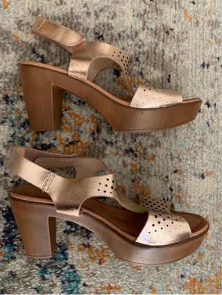 Sandalias de tacon doradas T 39