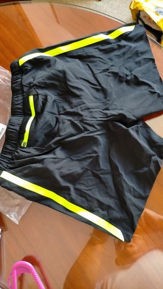 Pantalón corto deportes.
