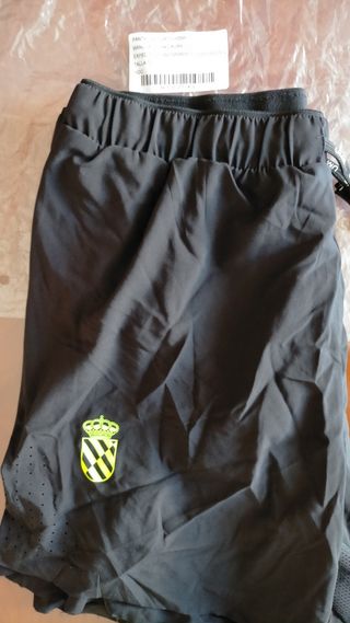 Pantalón corto deportes.