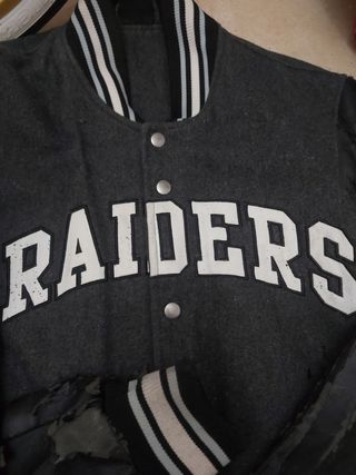 Chaqueta raiders 10€