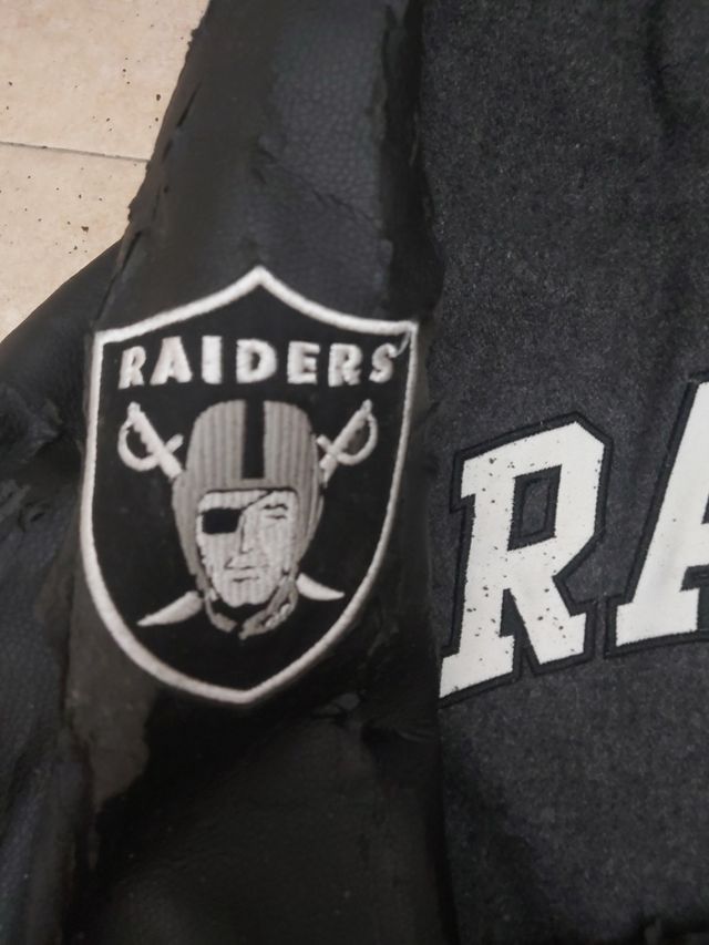 Chaqueta raiders 10€