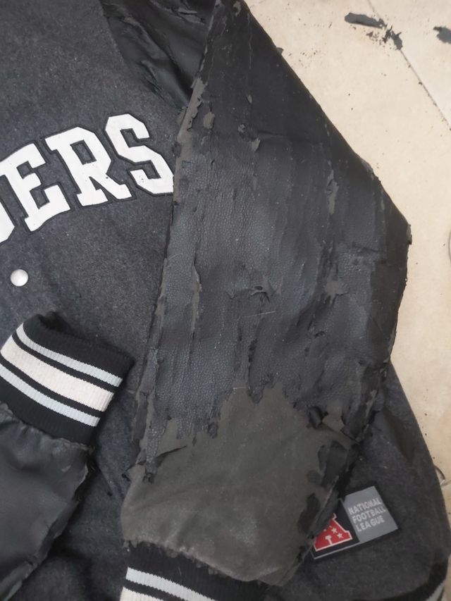 Chaqueta raiders 10€