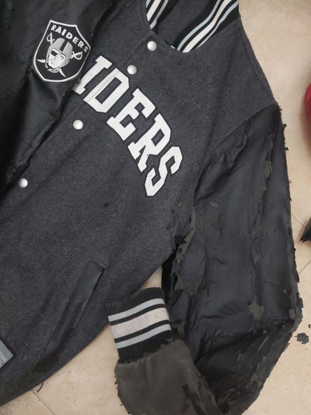 Chaqueta raiders 10€