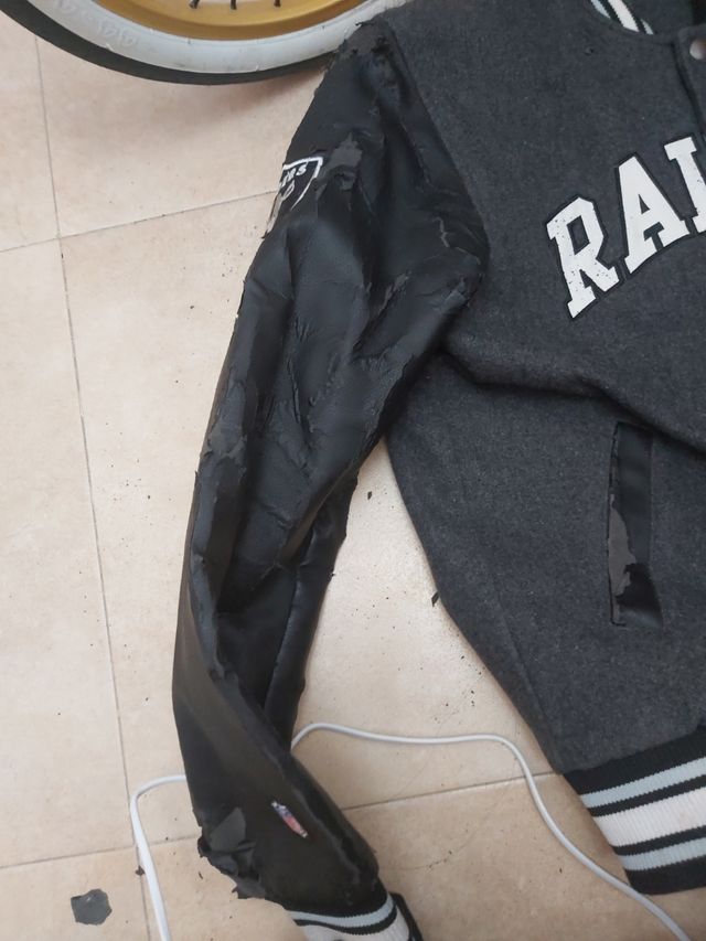 Chaqueta raiders 10€