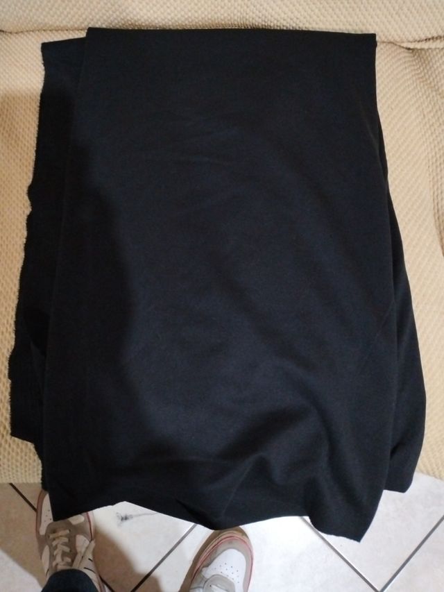 Stoffa nera elasticizzata 