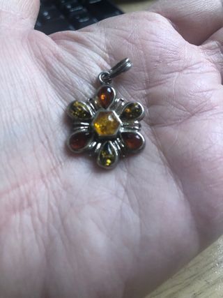 Colgante de plata de ley con piedras de ambar