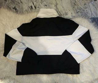 Polo manga larga. Bershka. XS
