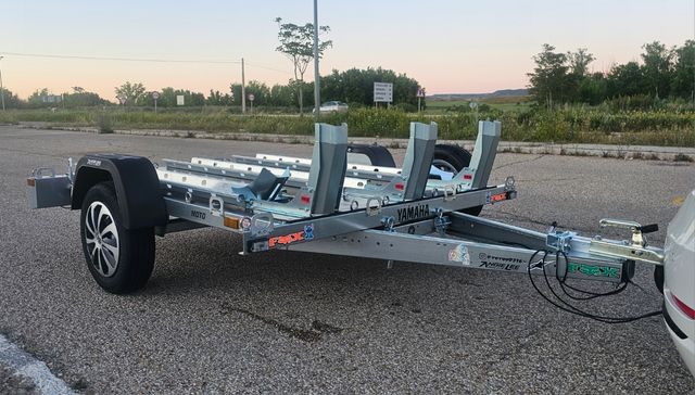 Noleggio rimorchi per 3 moto