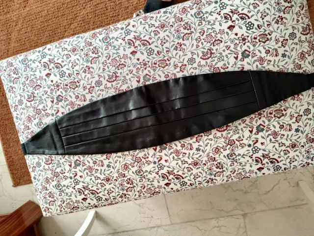 Fajín cuero piel brillante. De zara  nuevo 