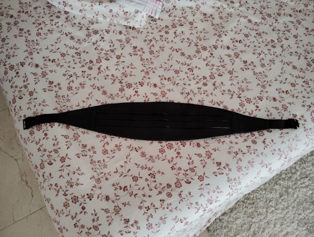 Fajín cuero piel brillante. De zara  nuevo 