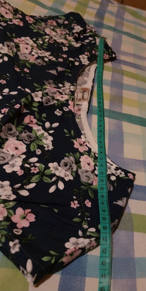 Vestito blu scuro a fiori