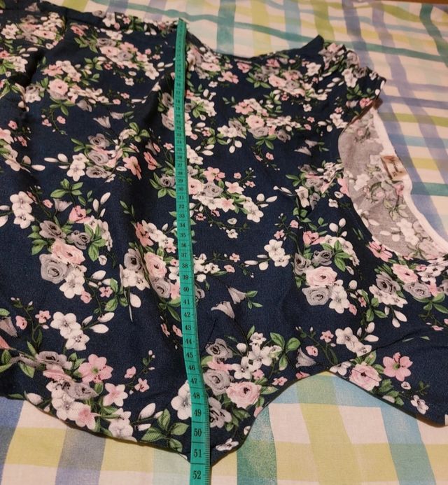 Vestito blu scuro a fiori