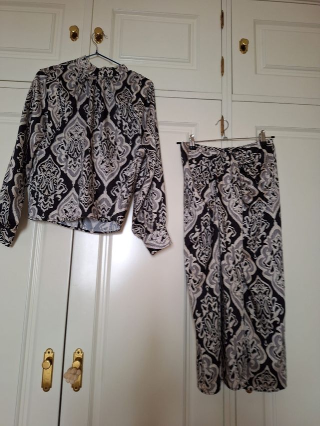 Conjunto falda y blusa