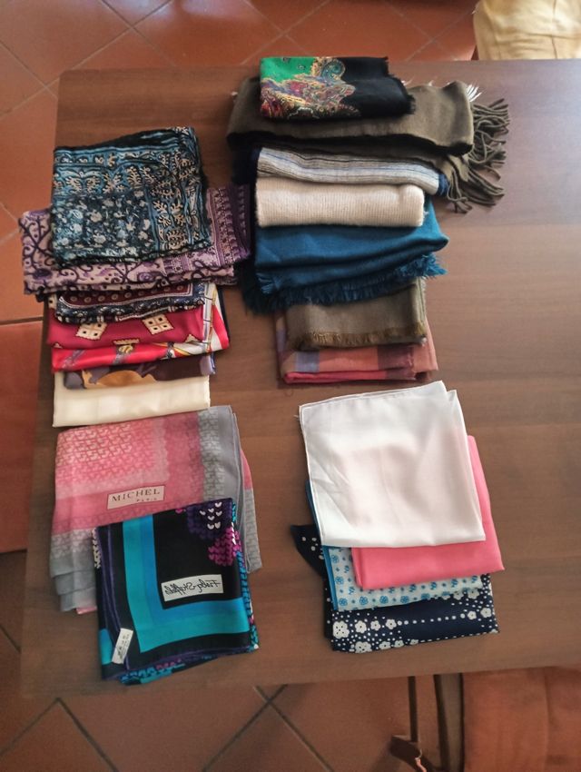 circa 20 Foulard,sciarpe e fazzoletti