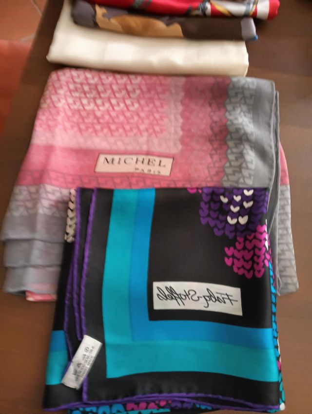 circa 20 Foulard,sciarpe e fazzoletti
