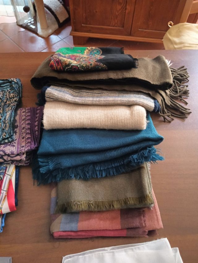 circa 20 Foulard,sciarpe e fazzoletti