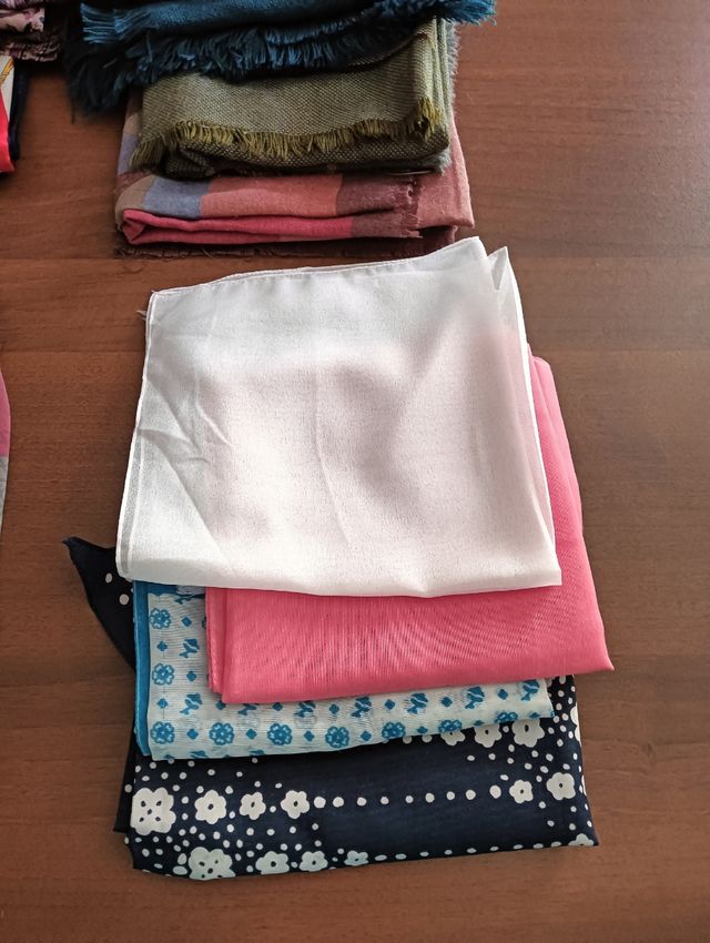 circa 20 Foulard,sciarpe e fazzoletti