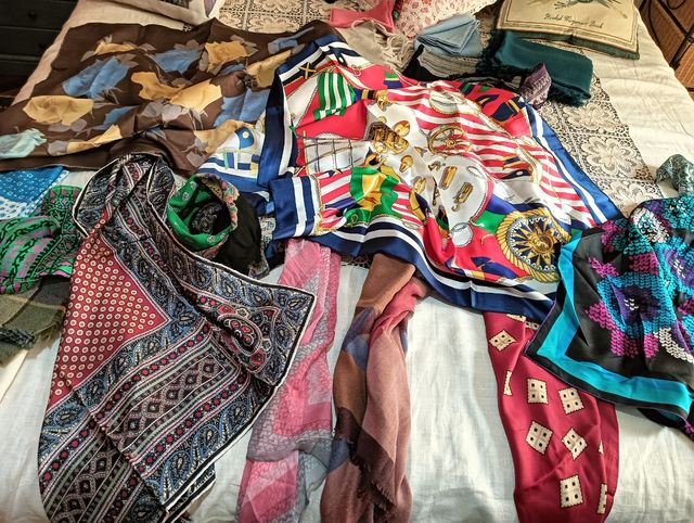 circa 20 Foulard,sciarpe e fazzoletti