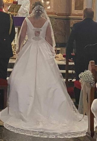 Vestido novia y Velo.