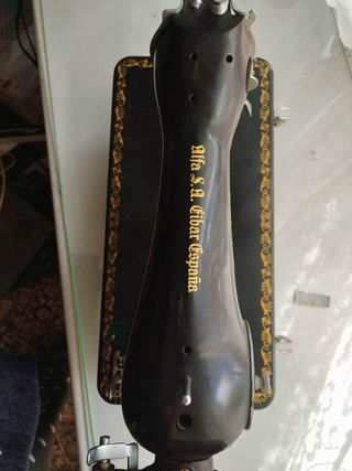 Maquina de coser ALFA antigua