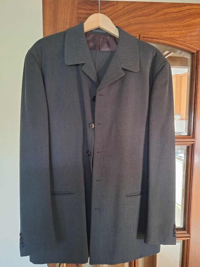 Traje caballero levita