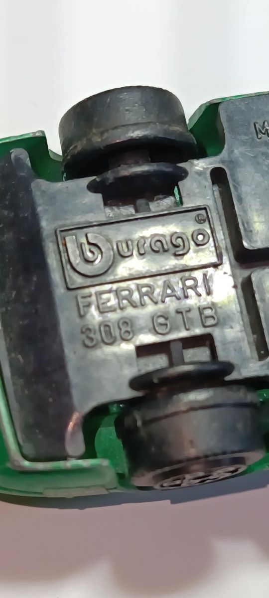 FERRARI 308 GTB 1/43 BURAGO