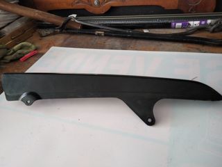 Cubre cadena Yamaha genesis FZ