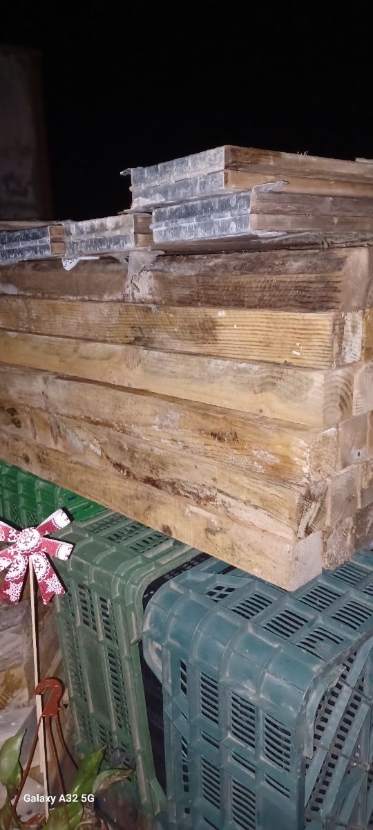 Tacos o listones de madera de pino