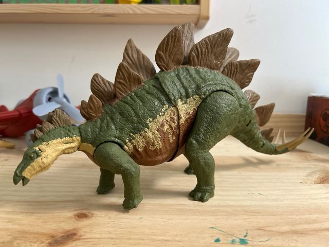 jurassic world estegosaurio