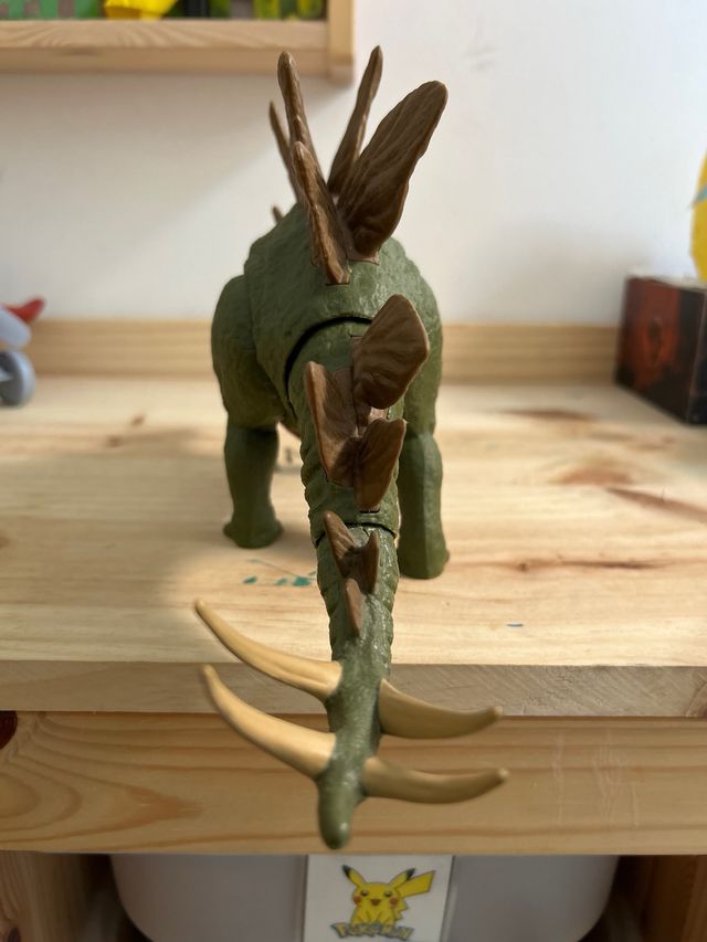 jurassic world estegosaurio