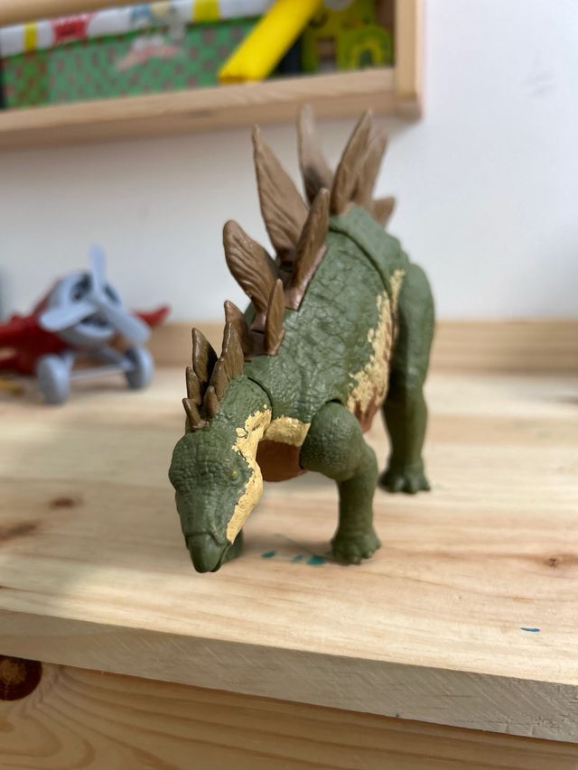 jurassic world estegosaurio