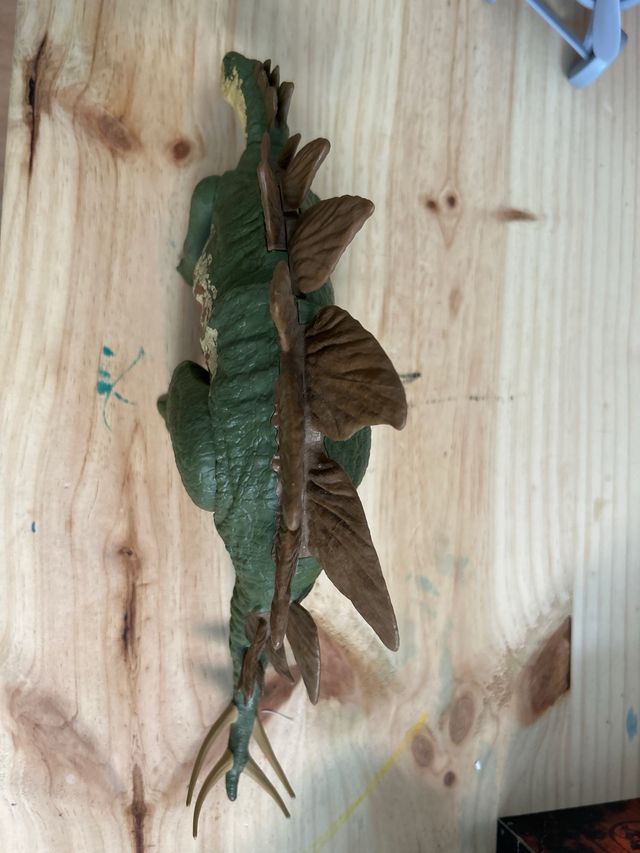 jurassic world estegosaurio