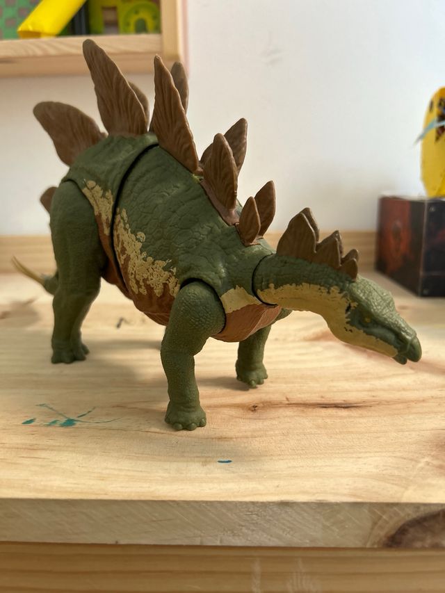 jurassic world estegosaurio