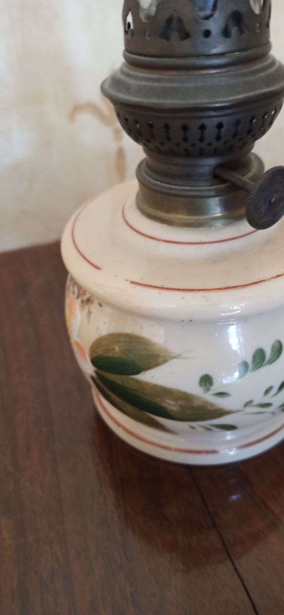 Lumetto antico a petrolio