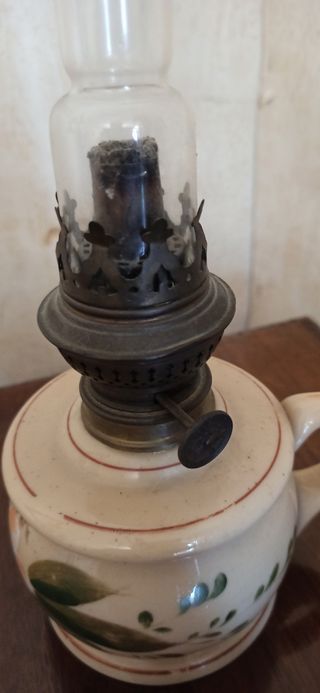 Lumetto antico a petrolio